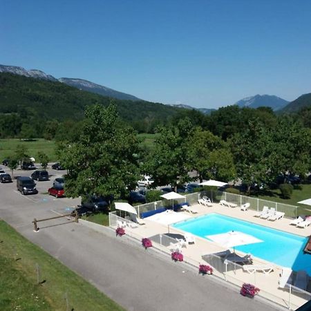 The Green Fee Close To The Golf Course And 5 Minutes From The Lake Giez Buitenkant foto