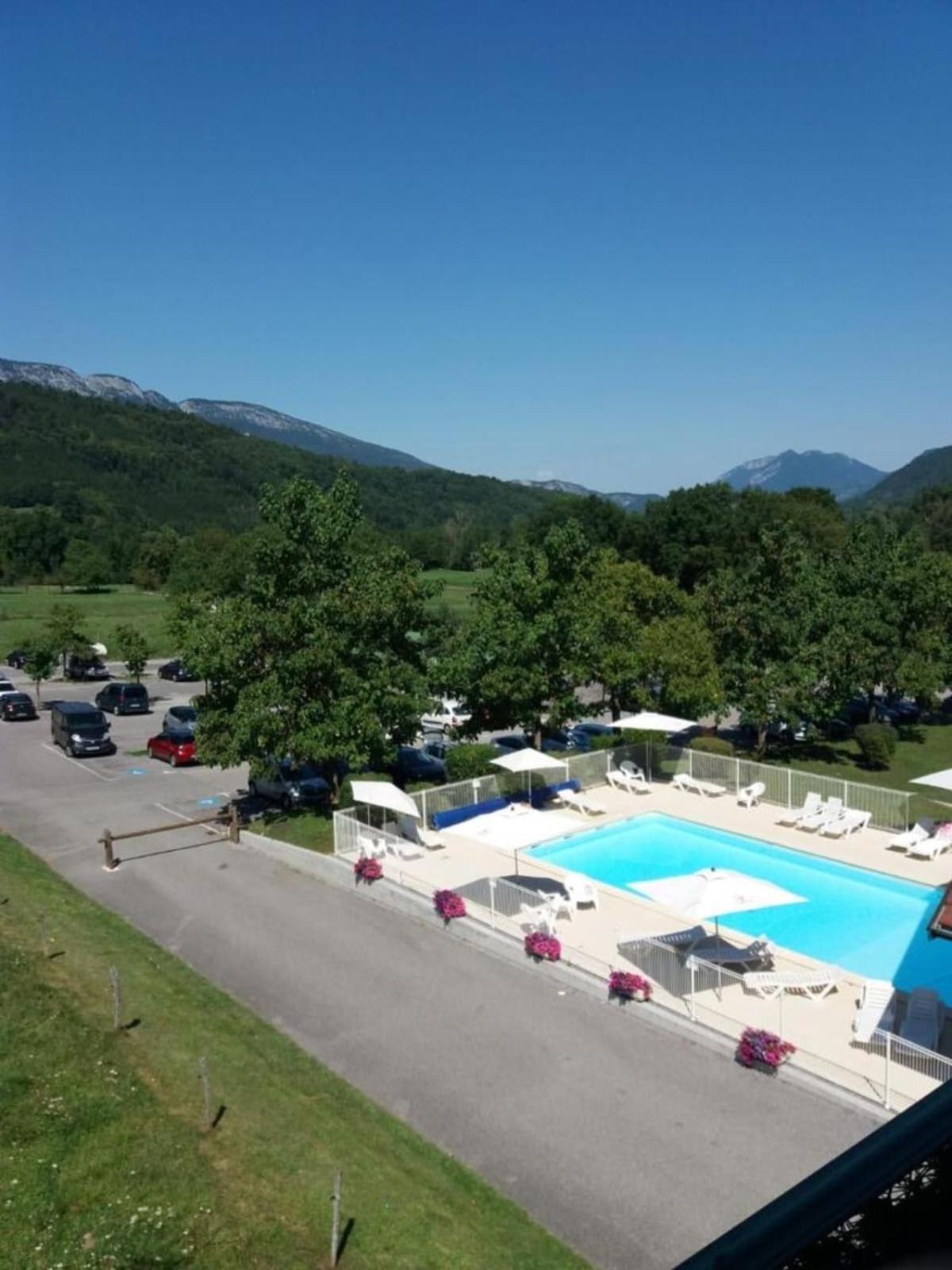 The Green Fee Close To The Golf Course And 5 Minutes From The Lake Giez Buitenkant foto